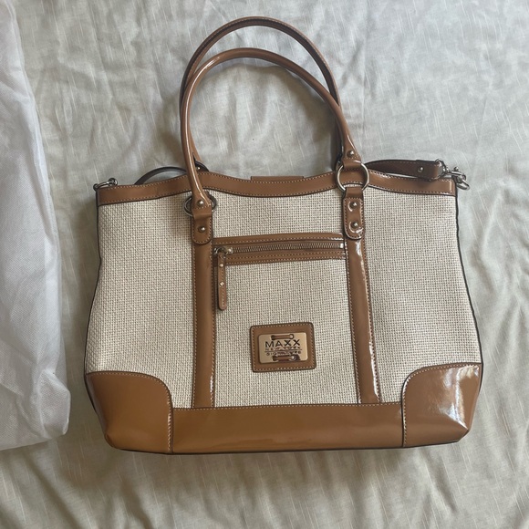 Maxx New York signature large 2 handle with detachable , zip close pouch - Picture 1 of 14